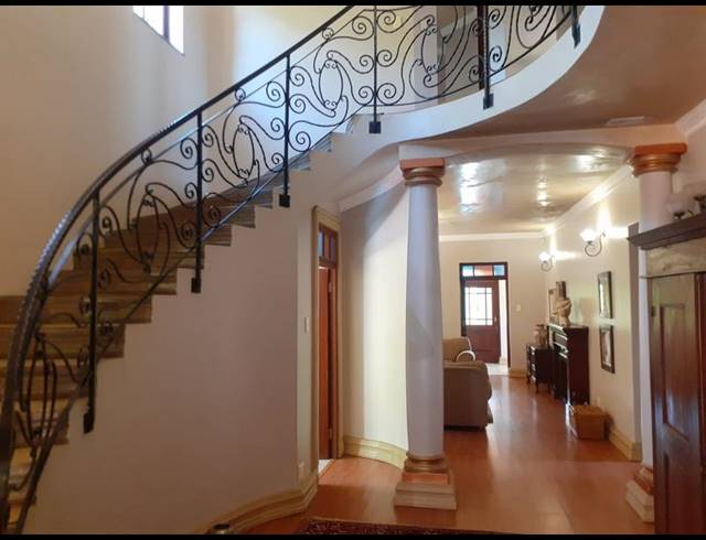 4 BEDROOM HOUSE FOR SALE IN WATERKLOOF RIDGE